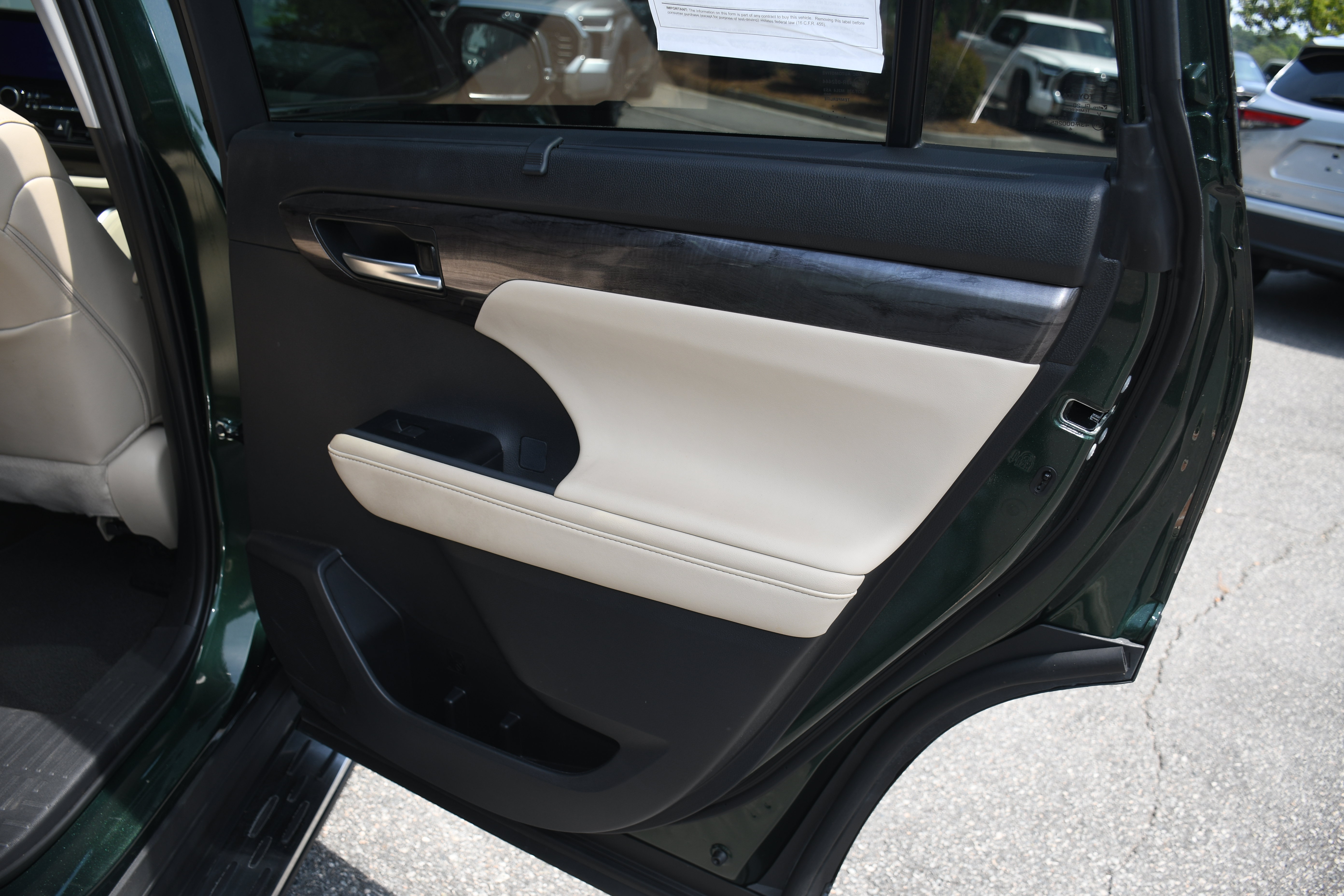 Certified 2025 Toyota Highlander LE AWD/4WD image 21