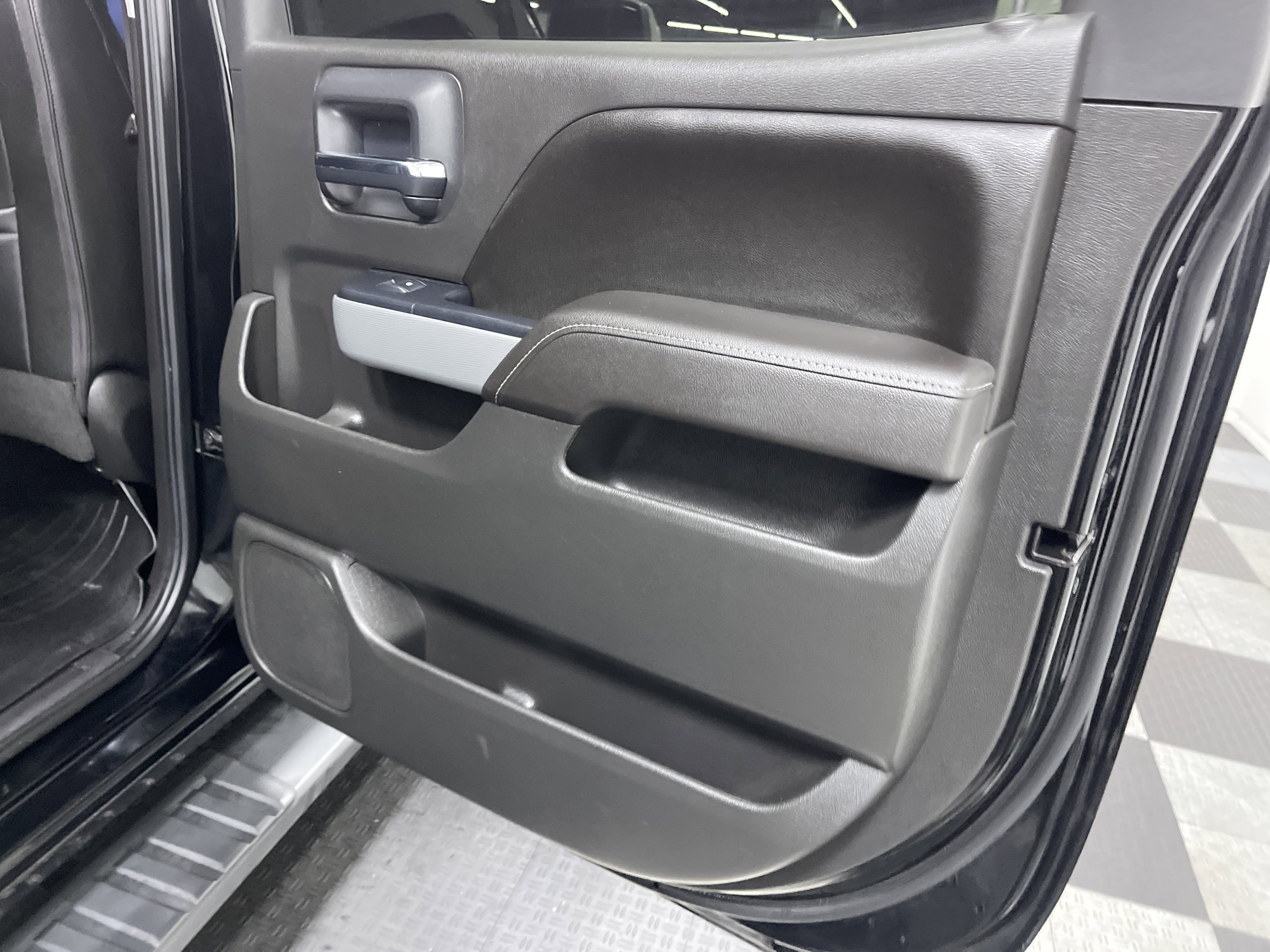 Used 2017 Chevrolet Silverado 1500 LTZ Z71 w/ LTZ Plus Package image 18