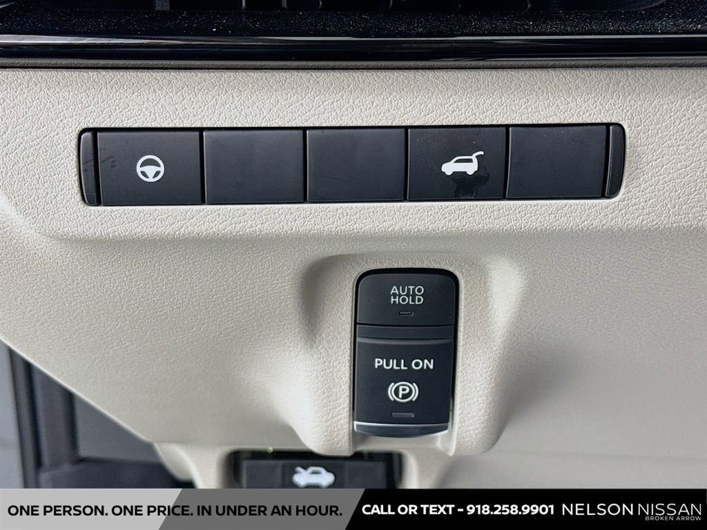 Certified 2025 Nissan Murano SV image 10