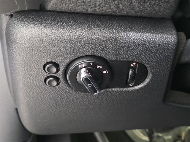 Used 2019 MINI Cooper S image 19