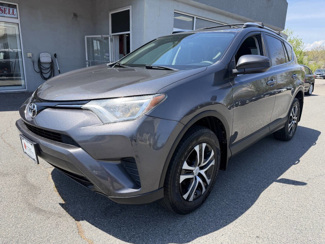 Used 2016 Toyota RAV4 LE AWD/4WD image 3