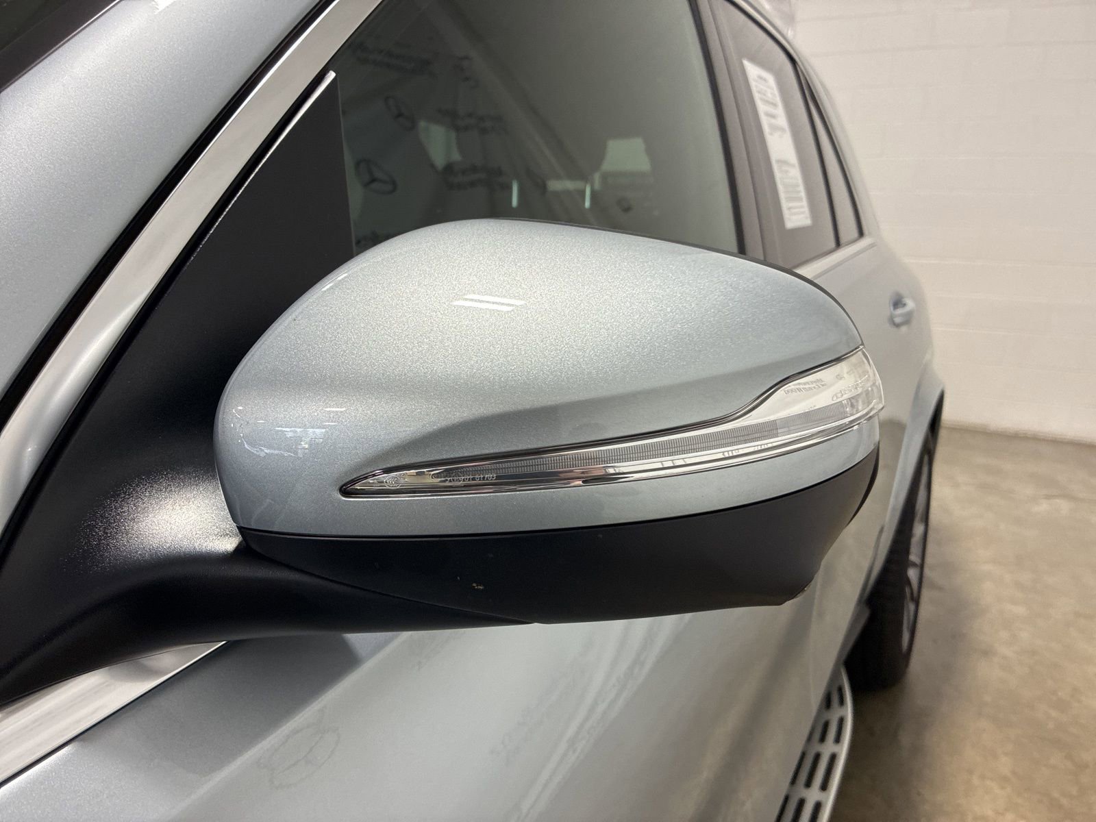 Used 2025 Mercedes-Benz GLE 450 4MATIC w/ AMG Line Exterior image 10