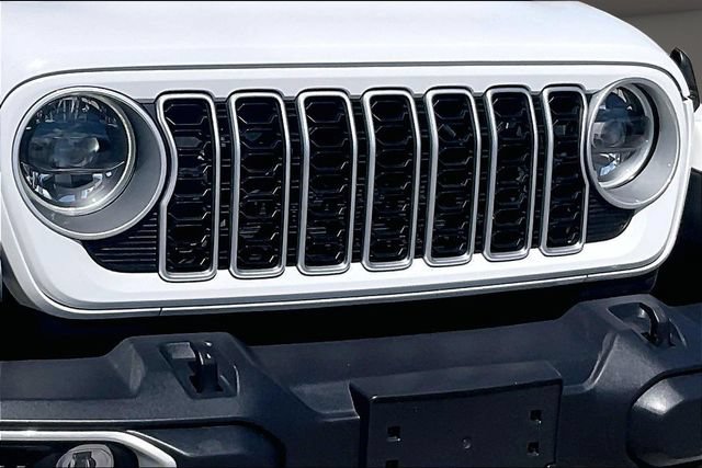Used 2024 Jeep Wrangler Unlimited Sahara AWD/4WD image 25