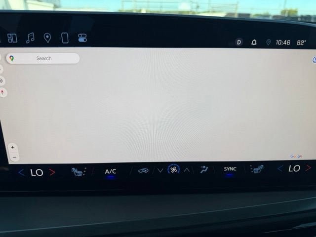 Used 2024 Chevrolet Traverse LT FWD image 2