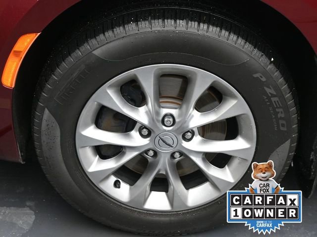 Used 2023 Chrysler Pacifica Touring-L image 36
