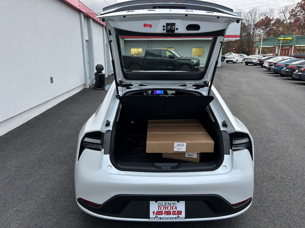 New 2026 Toyota Prius Plug-In Hybrid FWD image 13
