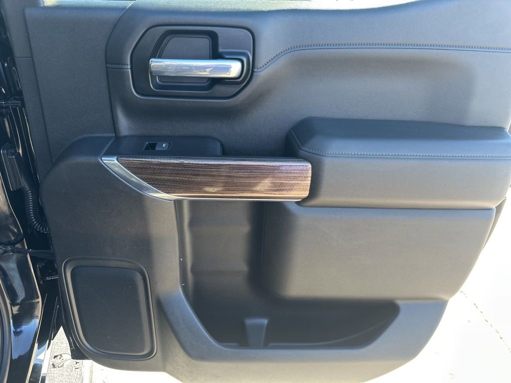 Used 2020 Chevrolet Silverado 1500 LT Trail Boss w/ Midnight Edition image 28