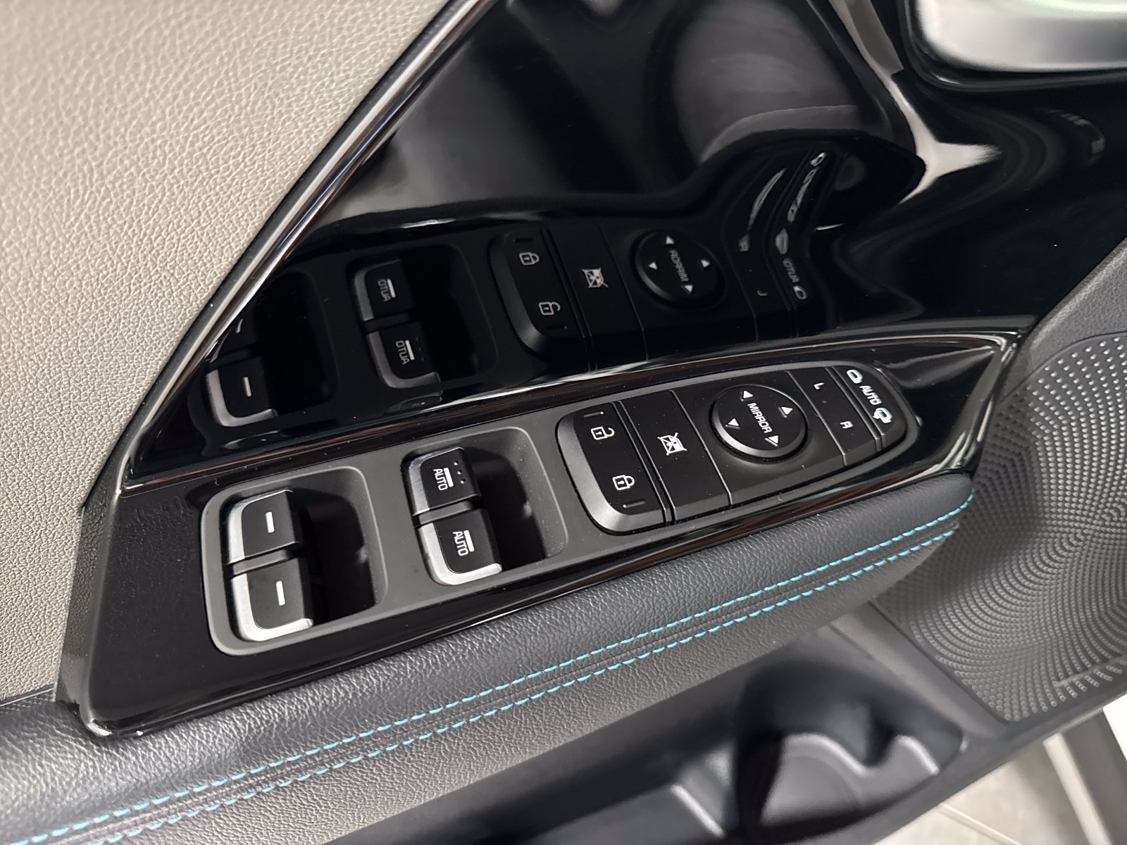 Certified 2022 Kia Niro EX Premium FWD image 12