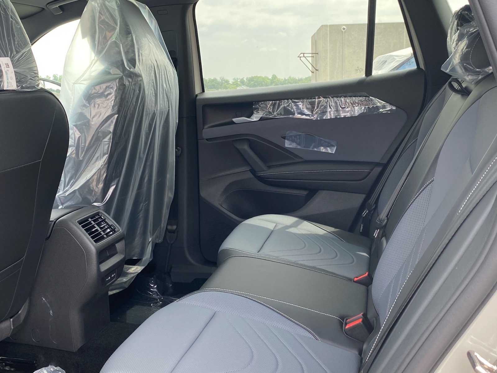 New 2026 Volkswagen Tiguan SE R-Line AWD/4WD image 10