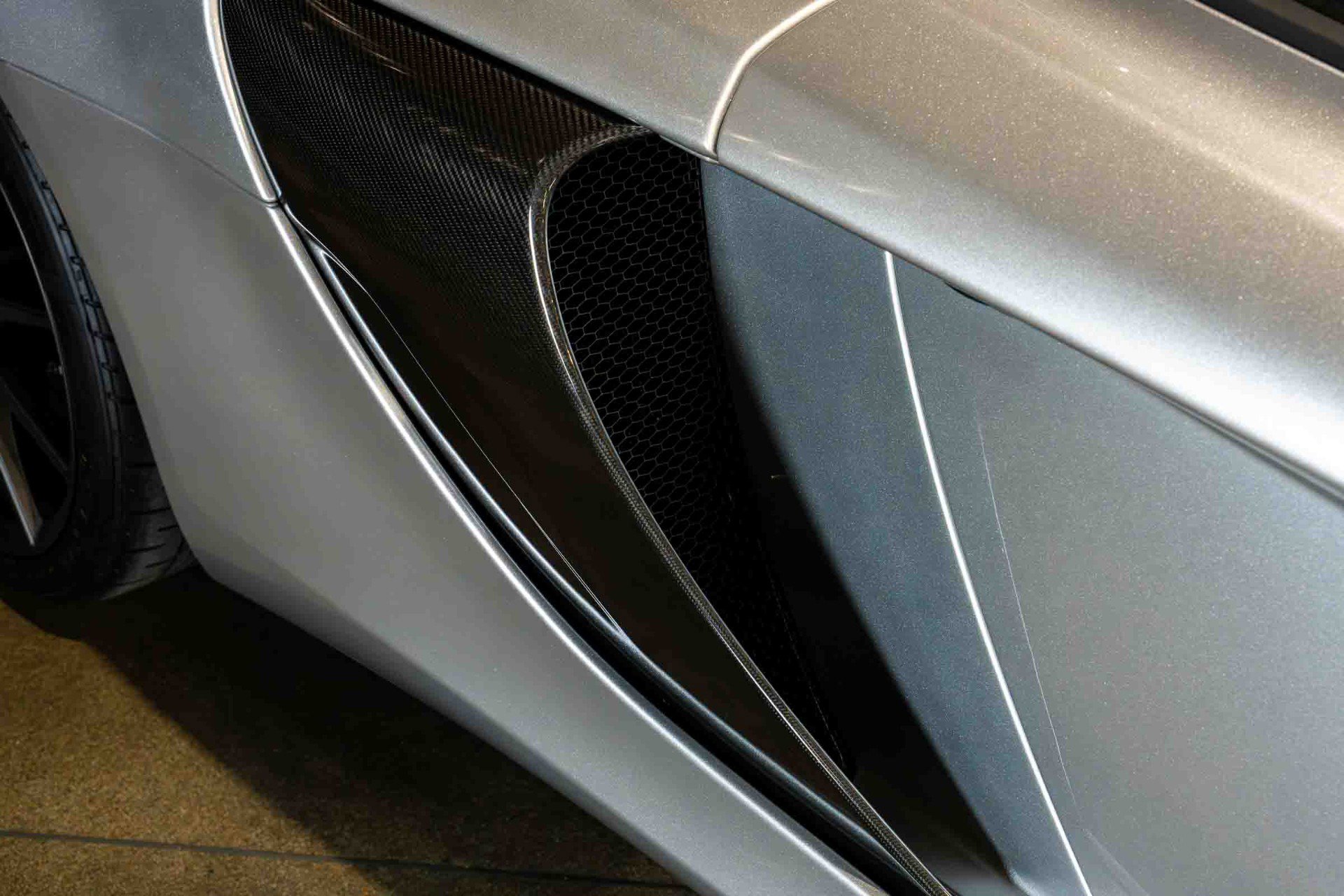 Used 2016 McLaren 650S Spider RWD image 13