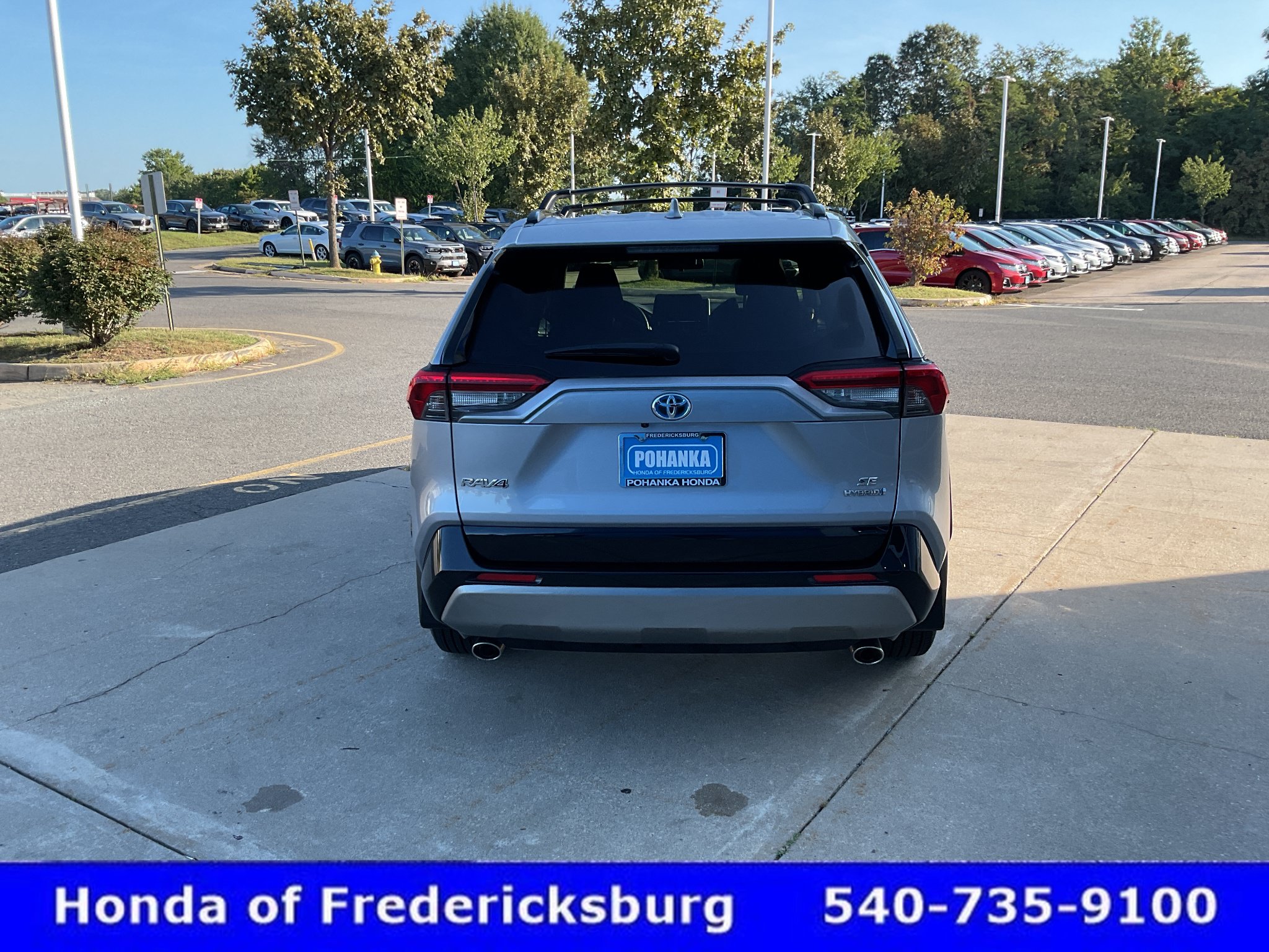 Used 2023 Toyota RAV4 SE w/ Convenience Package AWD/4WD image 5