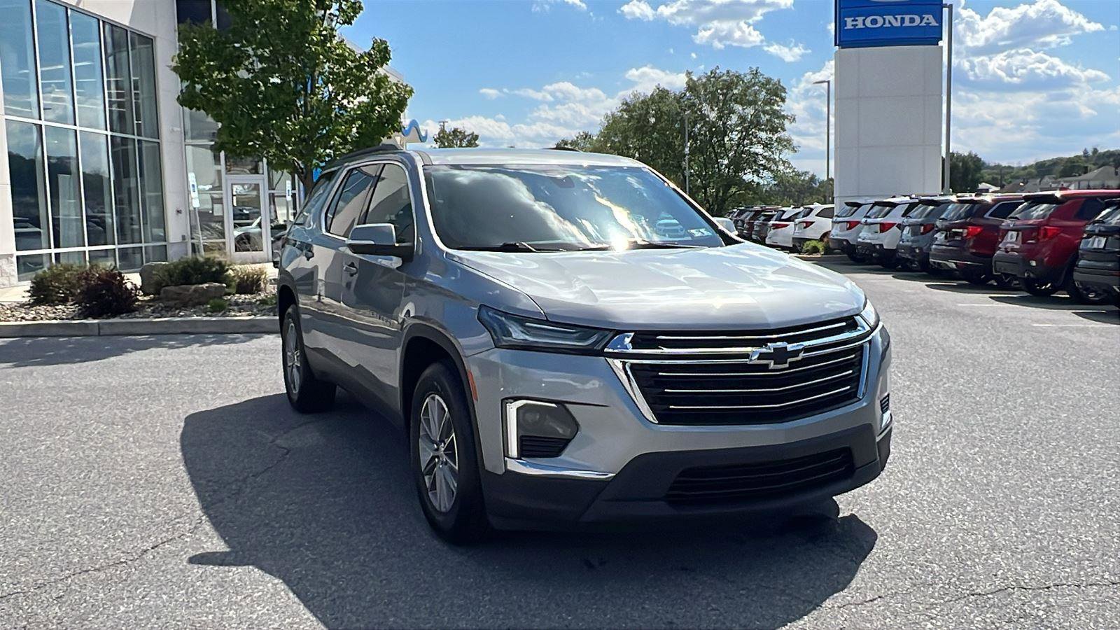 Used 2023 Chevrolet Traverse LT w/ LPO, Floor Liner Package AWD/4WD image 1