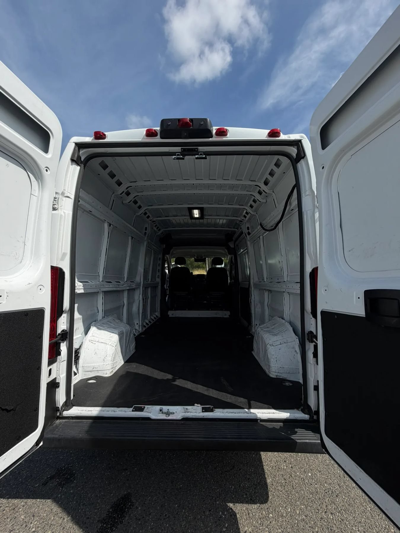 Used 2025 RAM ProMaster 3500 w/ Convenience Group FWD image 16