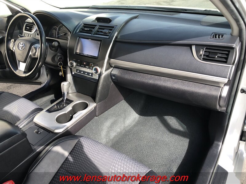 Used 2014 Toyota Camry SE FWD image 21
