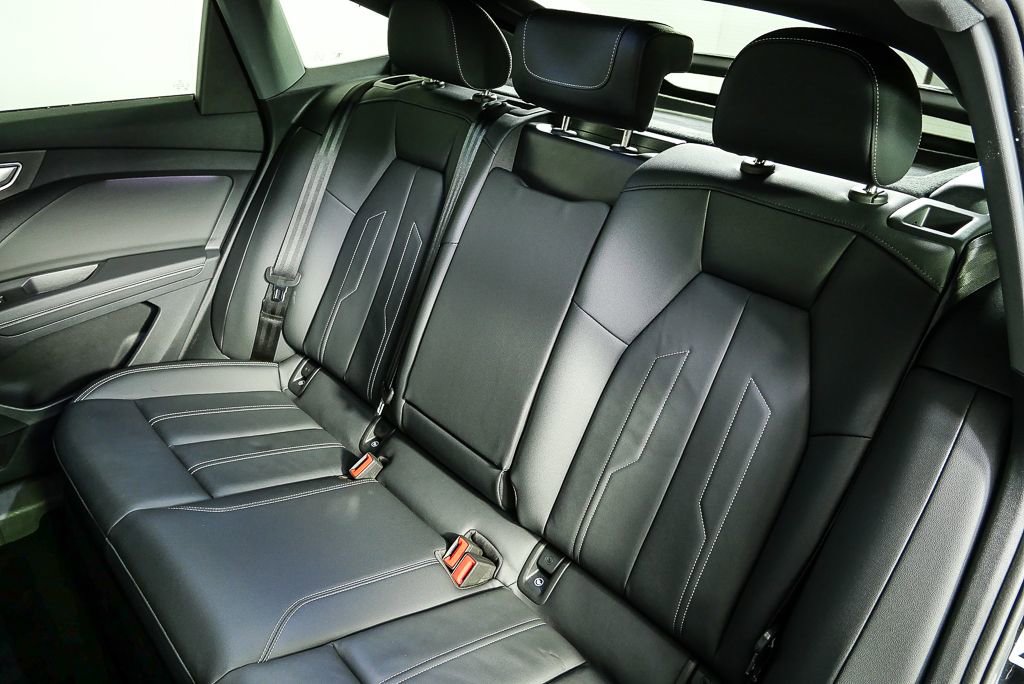 Certified 2023 Audi Q4 e-tron Prestige w/ Black Optic Package image 18