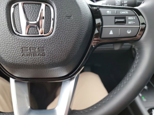 Used 2025 Honda Pilot Touring image 17