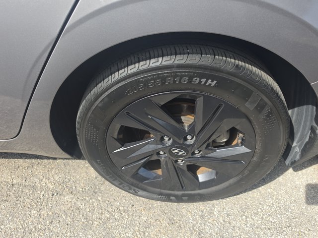 Used 2022 Hyundai Elantra SEL FWD image 8