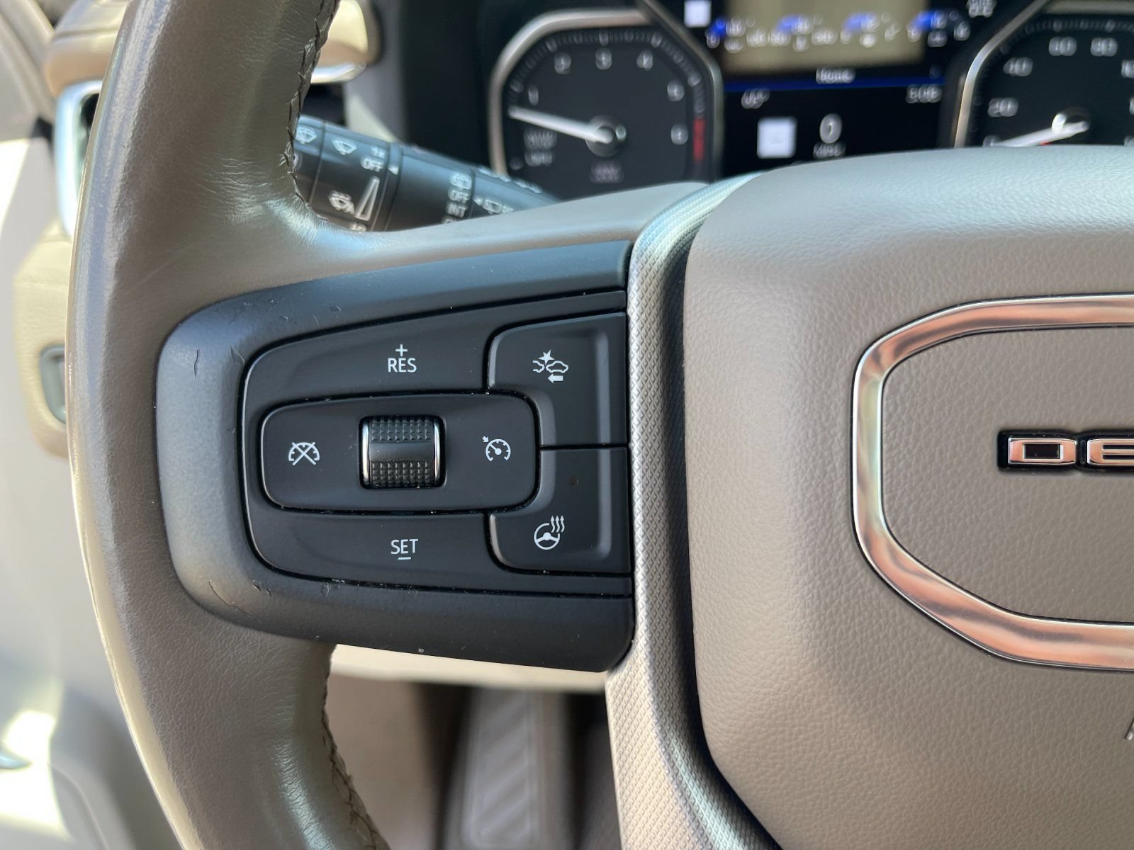 Used 2021 GMC Yukon XL Denali w/ Denali Premium Package AWD/4WD image 29