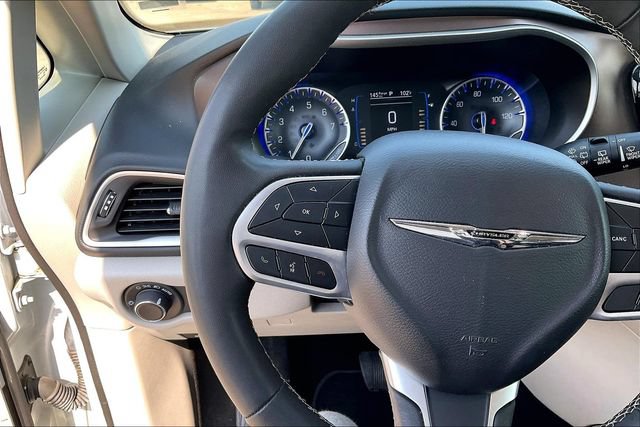 Used 2023 Chrysler Voyager LX FWD image 10