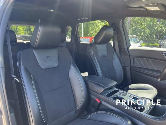 Used 2023 Ford Edge ST image 32