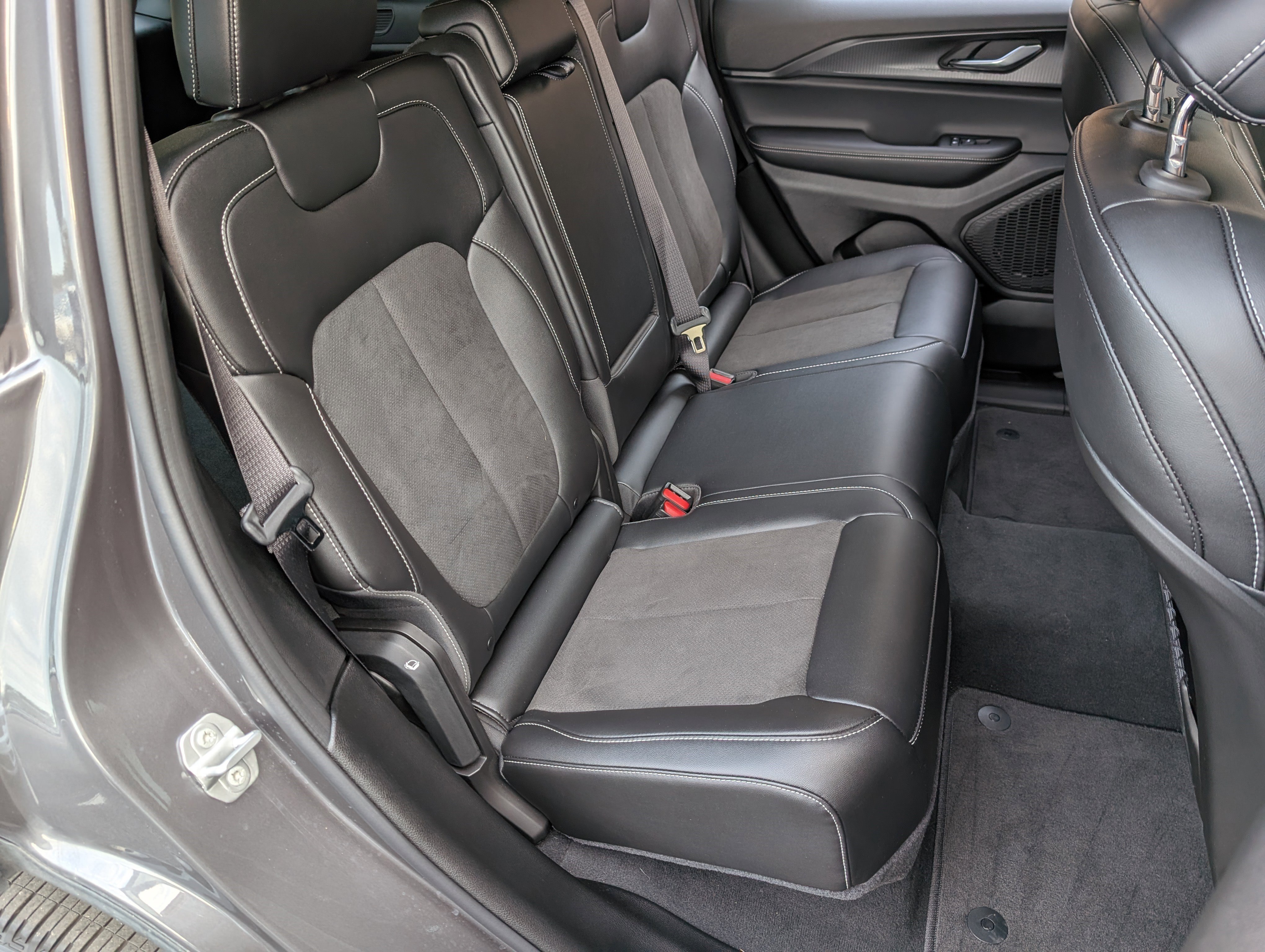 Used 2024 Jeep Grand Cherokee Altitude image 18