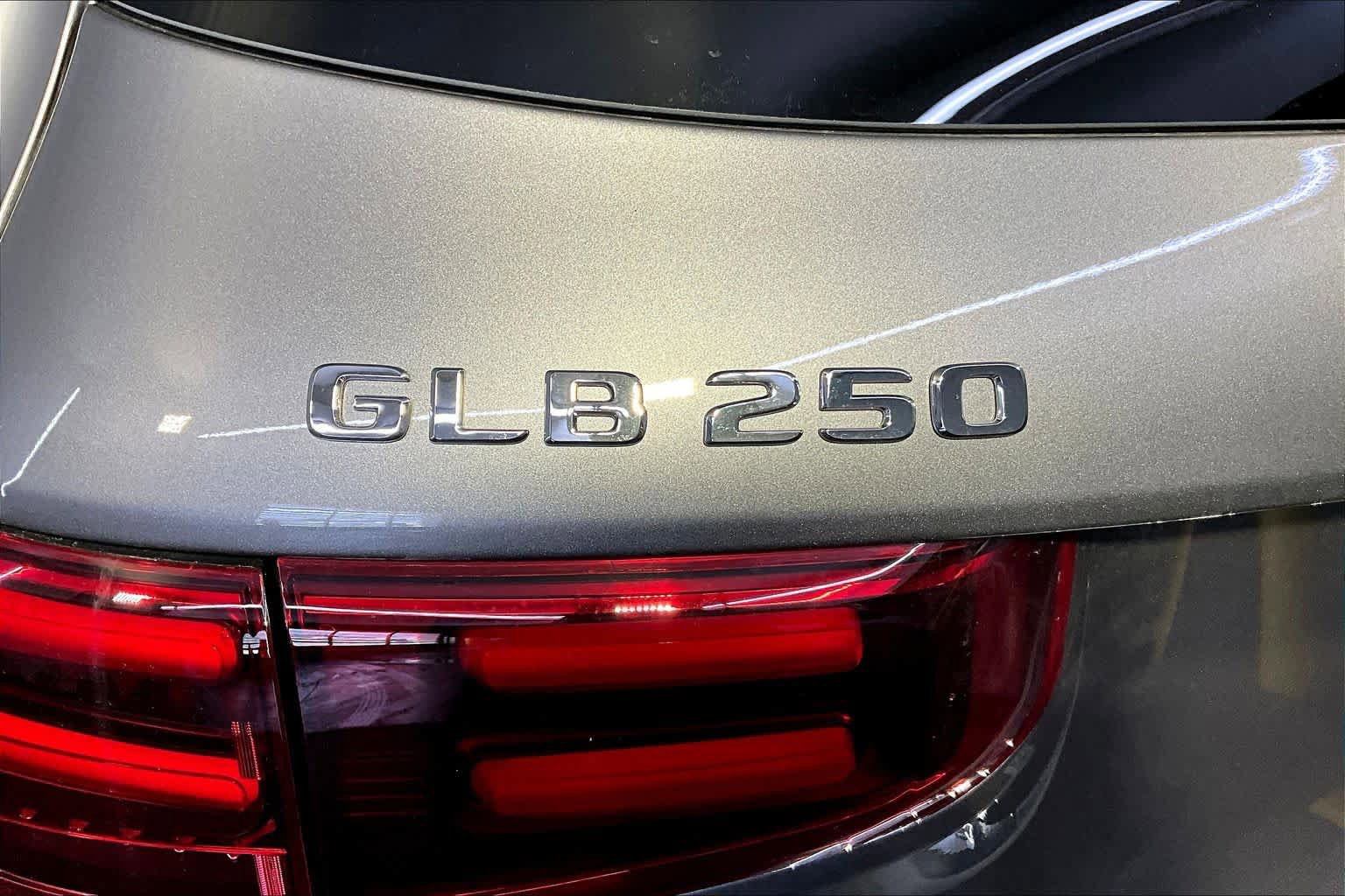 New 2026 Mercedes-Benz GLB 250 4MATIC image 6