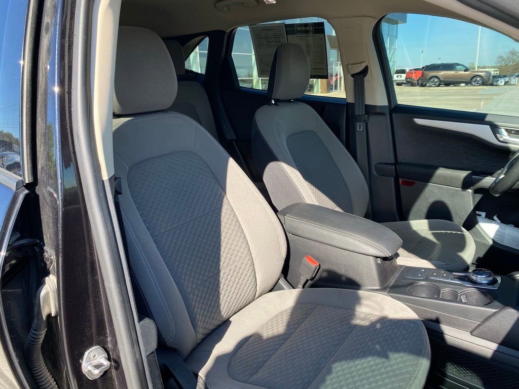 Used 2020 Ford Escape SE image 32