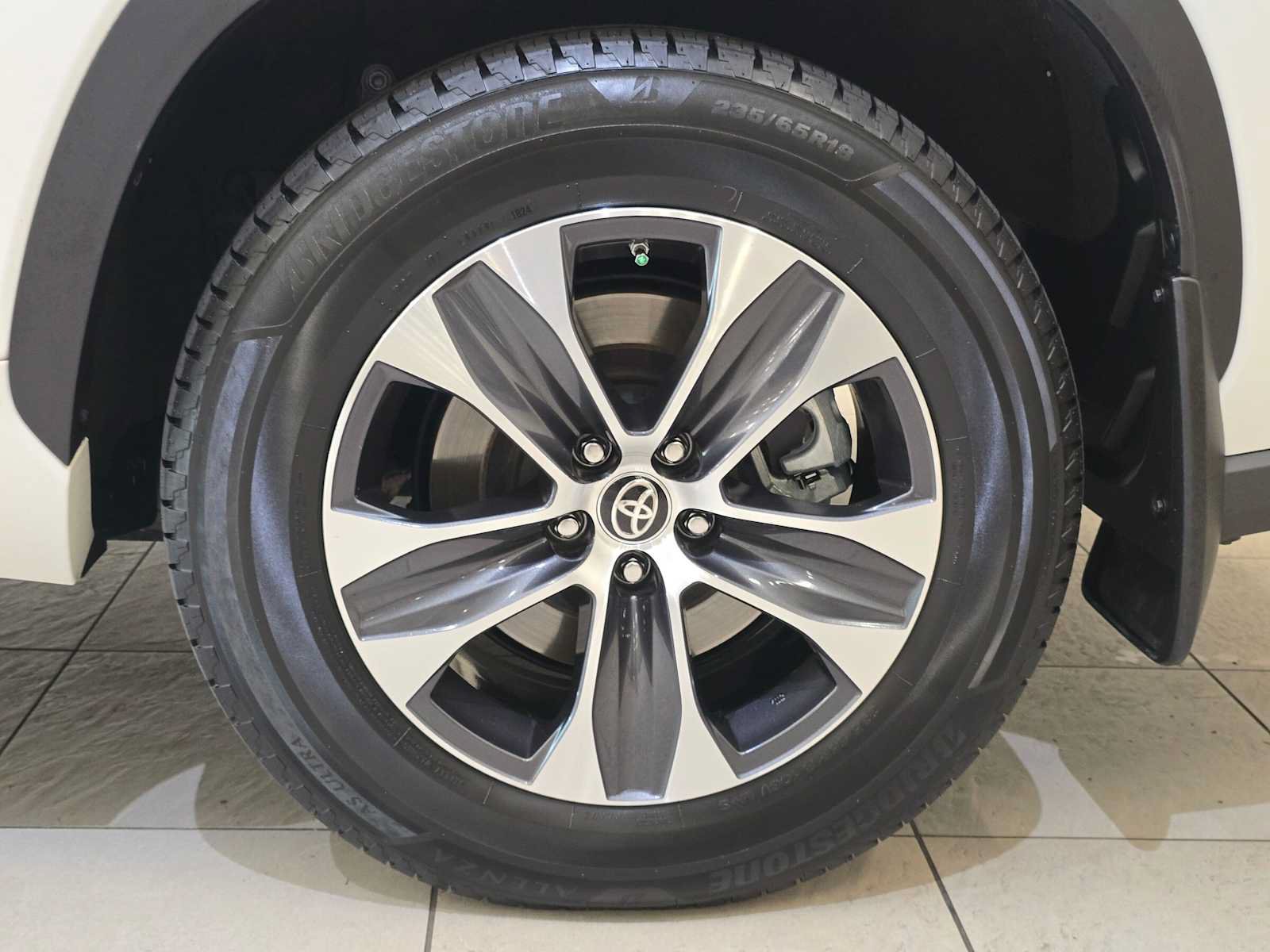 Certified 2020 Toyota Highlander XLE AWD/4WD image 8