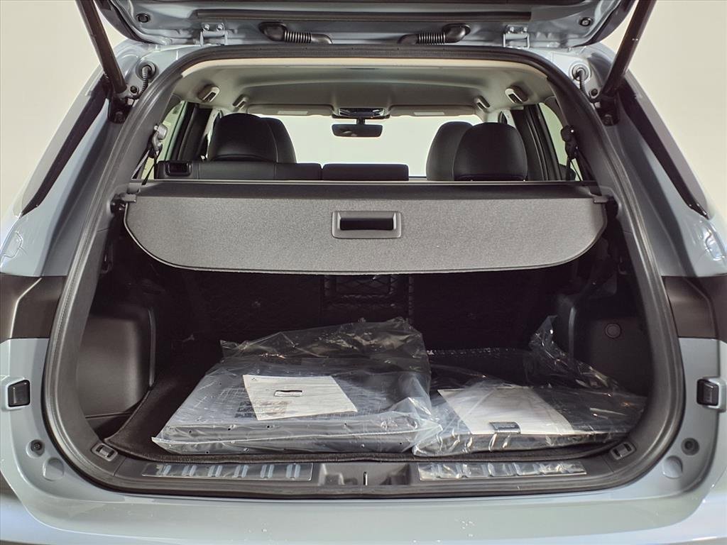 New 2025 Mitsubishi Outlander SE image 13