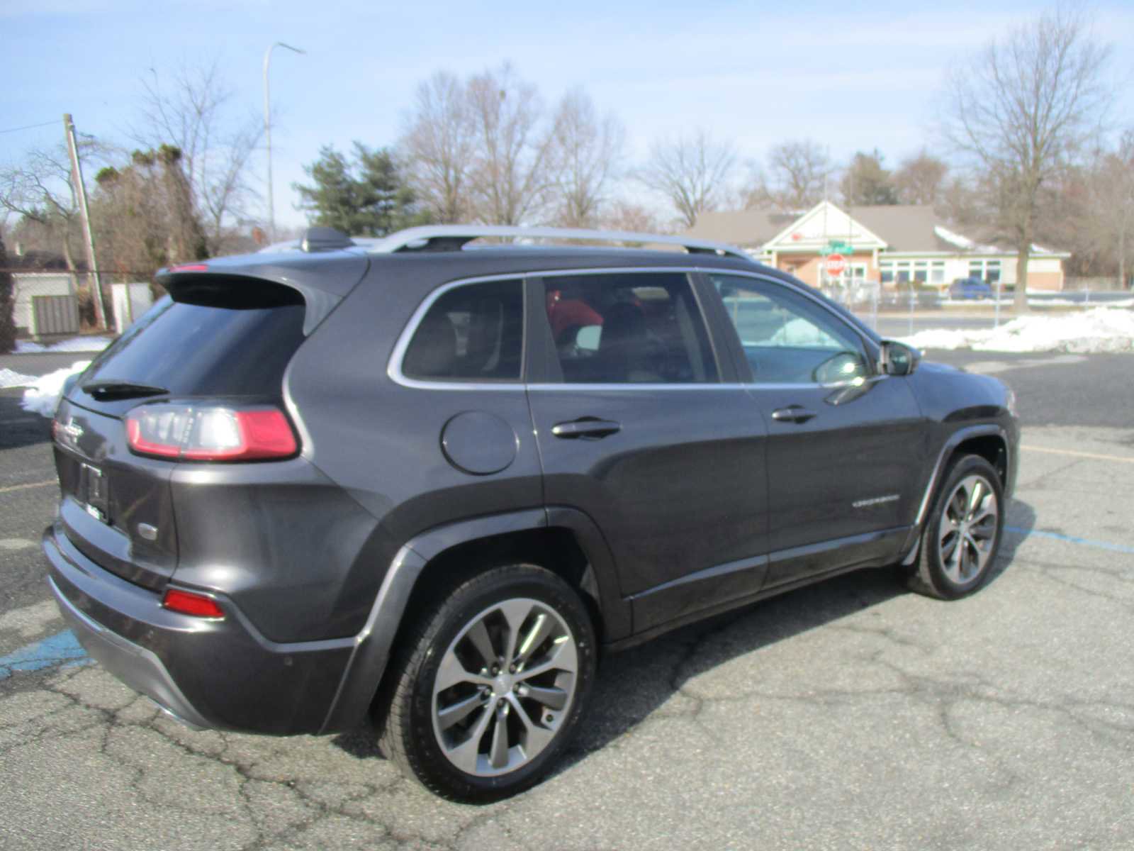 Used 2019 Jeep Cherokee Overland w/ Technology Group image 6