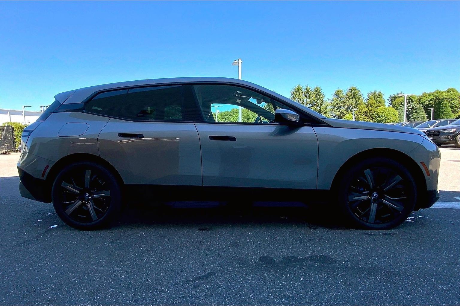 Certified 2023 BMW iX xDrive50 w/ Premium Package AWD/4WD image 8