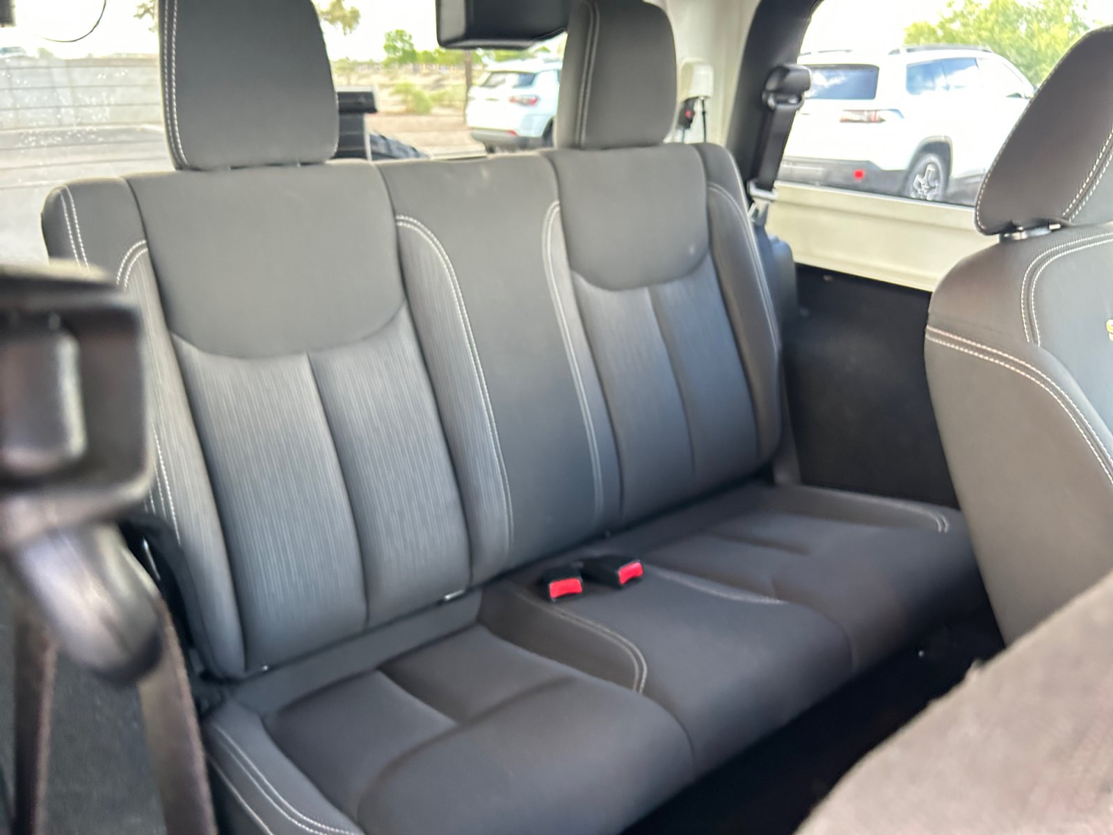 Used 2016 Jeep Wrangler Sahara w/ Connectivity Group AWD/4WD image 18