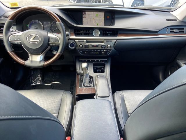Used 2017 Lexus ES 300h image 10