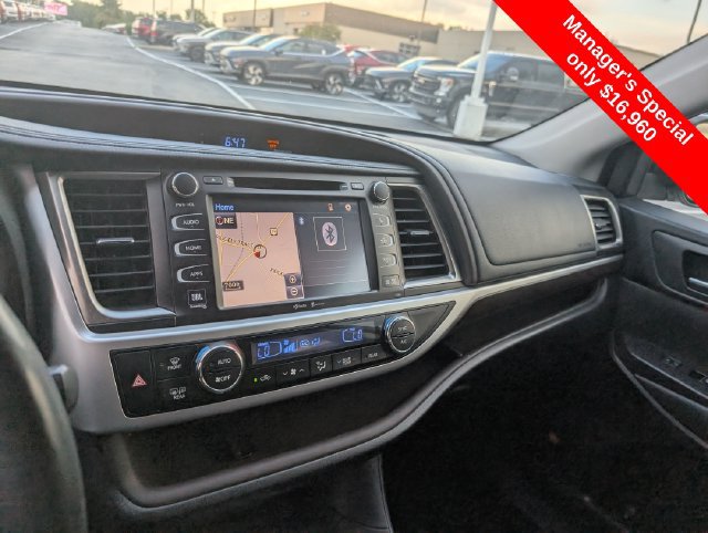 Used 2015 Toyota Highlander Limited Platinum AWD/4WD image 19