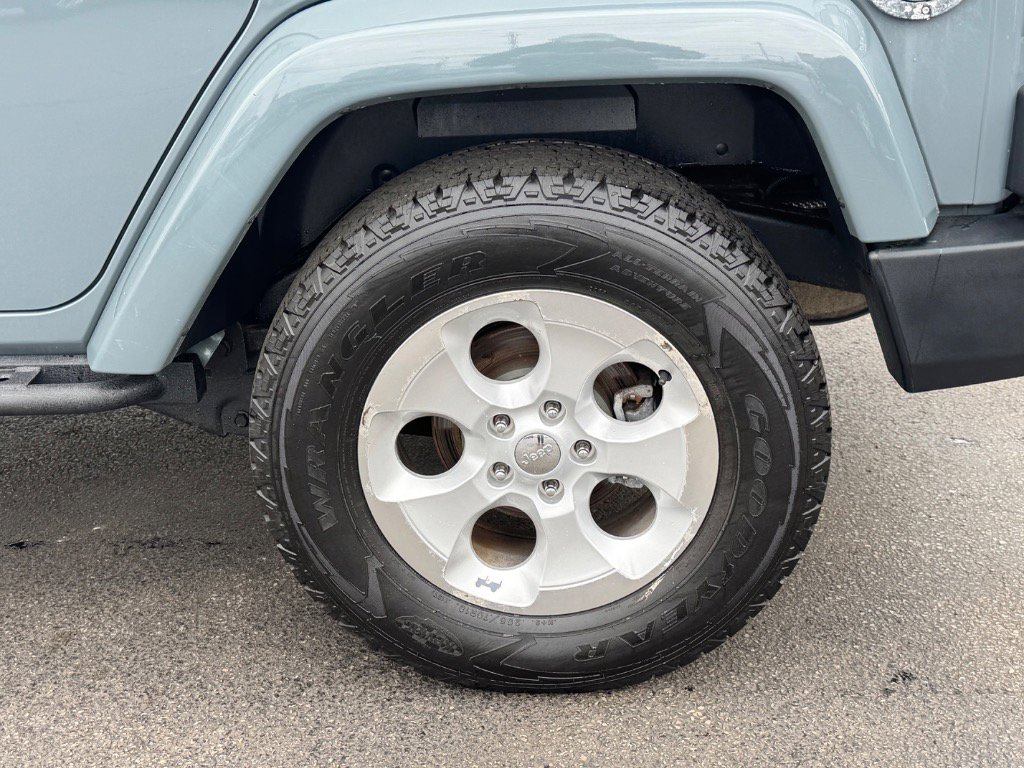 Used 2014 Jeep Wrangler Unlimited Sahara w/ Max Tow Package image 8