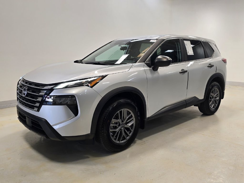 Used 2025 Nissan Rogue S FWD image 30