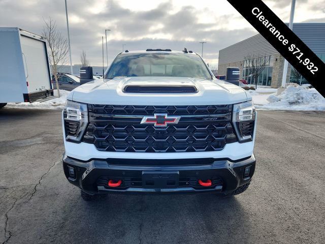 Used 2025 Chevrolet Silverado 2500 ZR2 w/ Technology Package AWD/4WD image 3