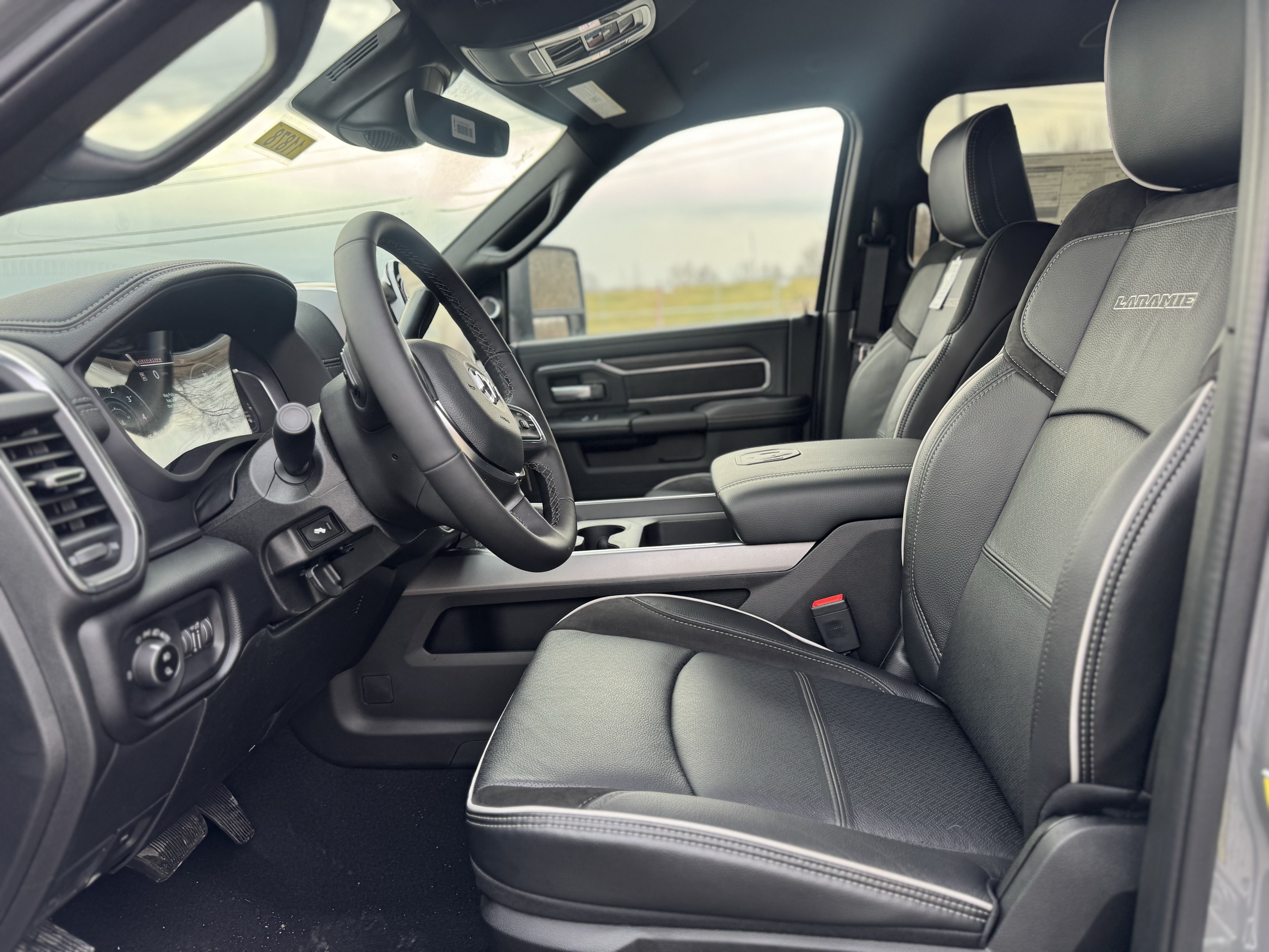 New 2026 RAM 2500 Laramie AWD/4WD image 17