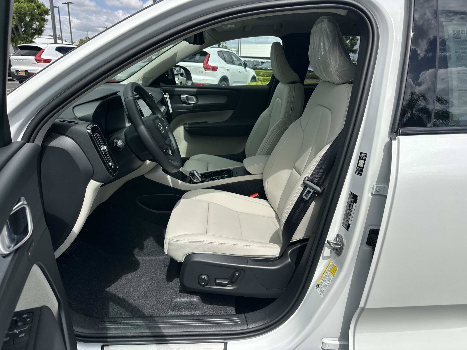 New 2026 Volvo XC40 B5 Plus w/ Protection Package Premier AWD/4WD image 13