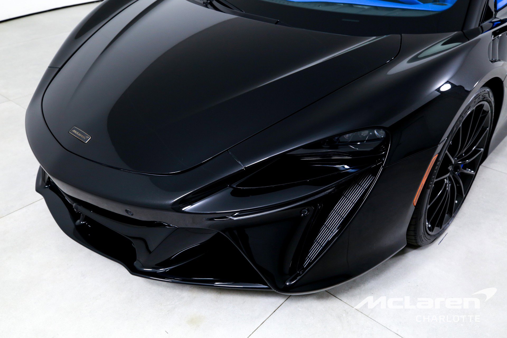 Used 2025 McLaren Artura Spider image 30