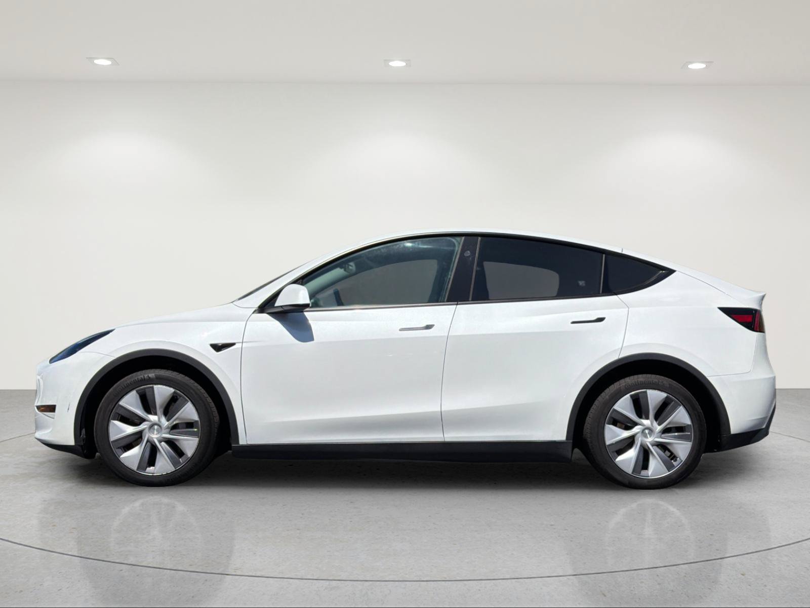 Used 2023 Tesla Model Y Long Range AWD/4WD image 2