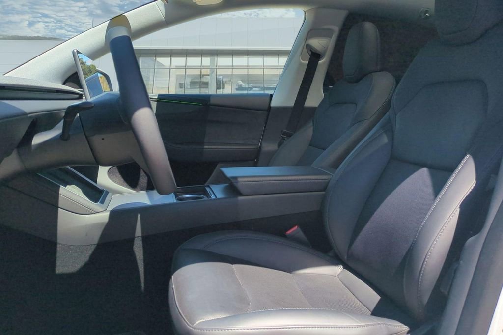 Used 2026 Tesla Model Y Long Range AWD/4WD image 28