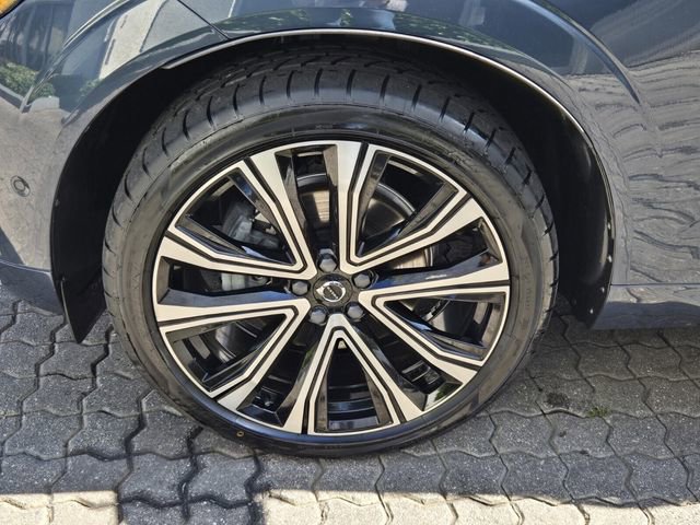 Certified 2023 Volvo XC60 B5 Ultimate w/ Protection Package Premier FWD image 12
