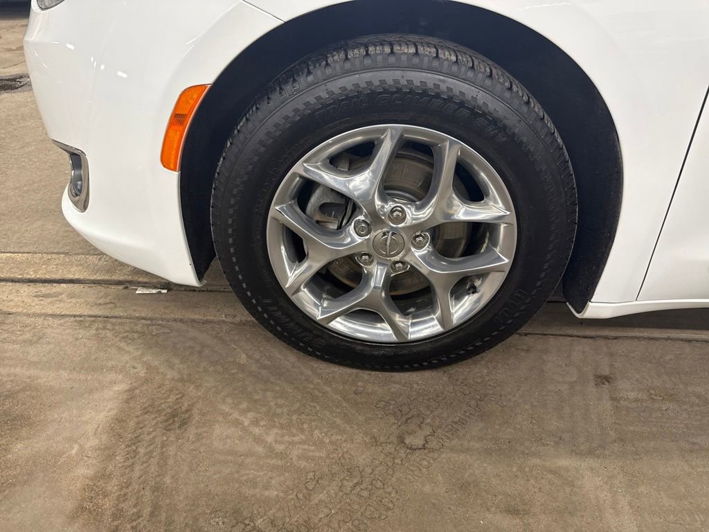 Used 2019 Chrysler Pacifica Limited image 28