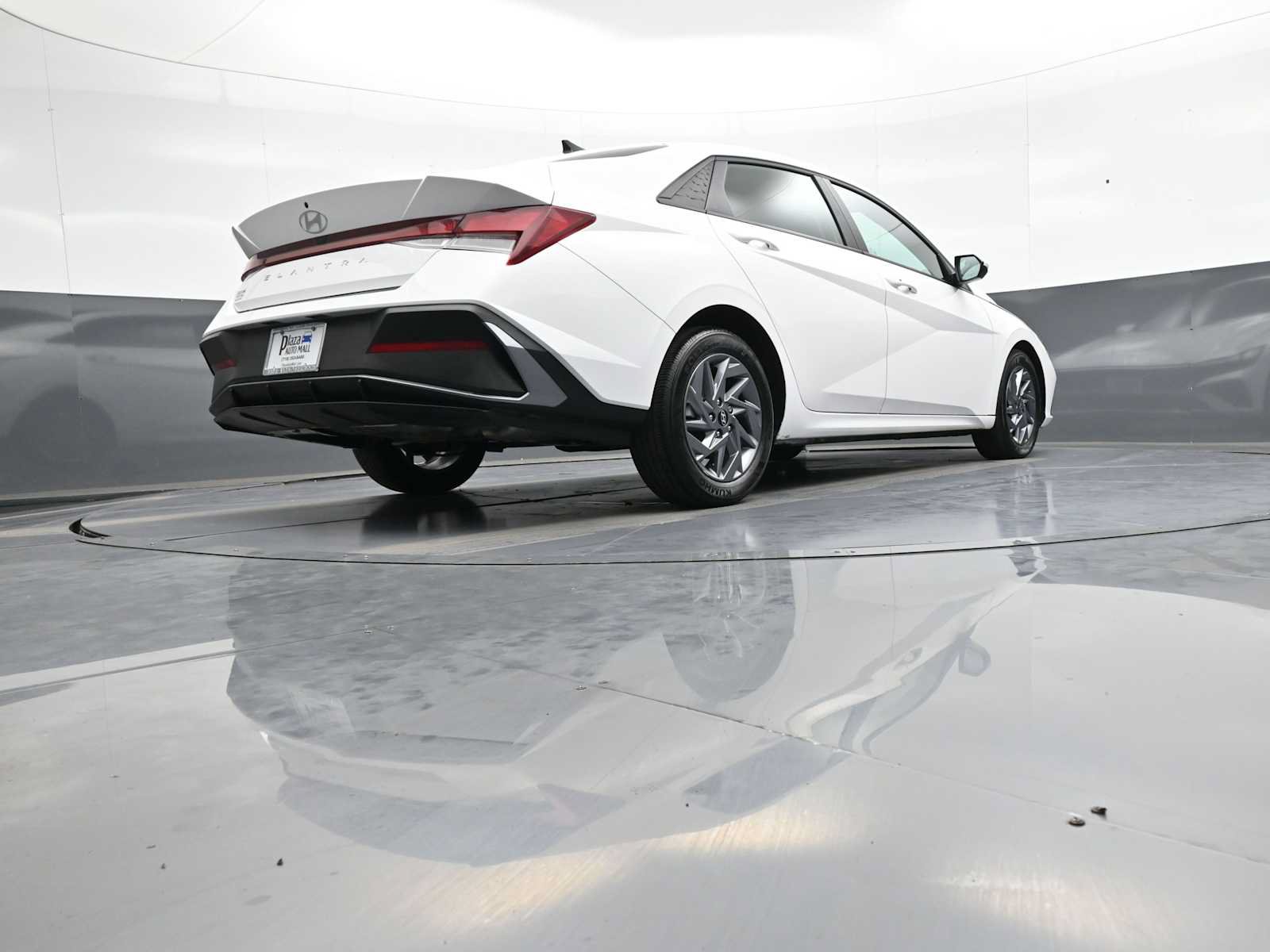 Certified 2024 Hyundai Elantra SEL FWD image 28