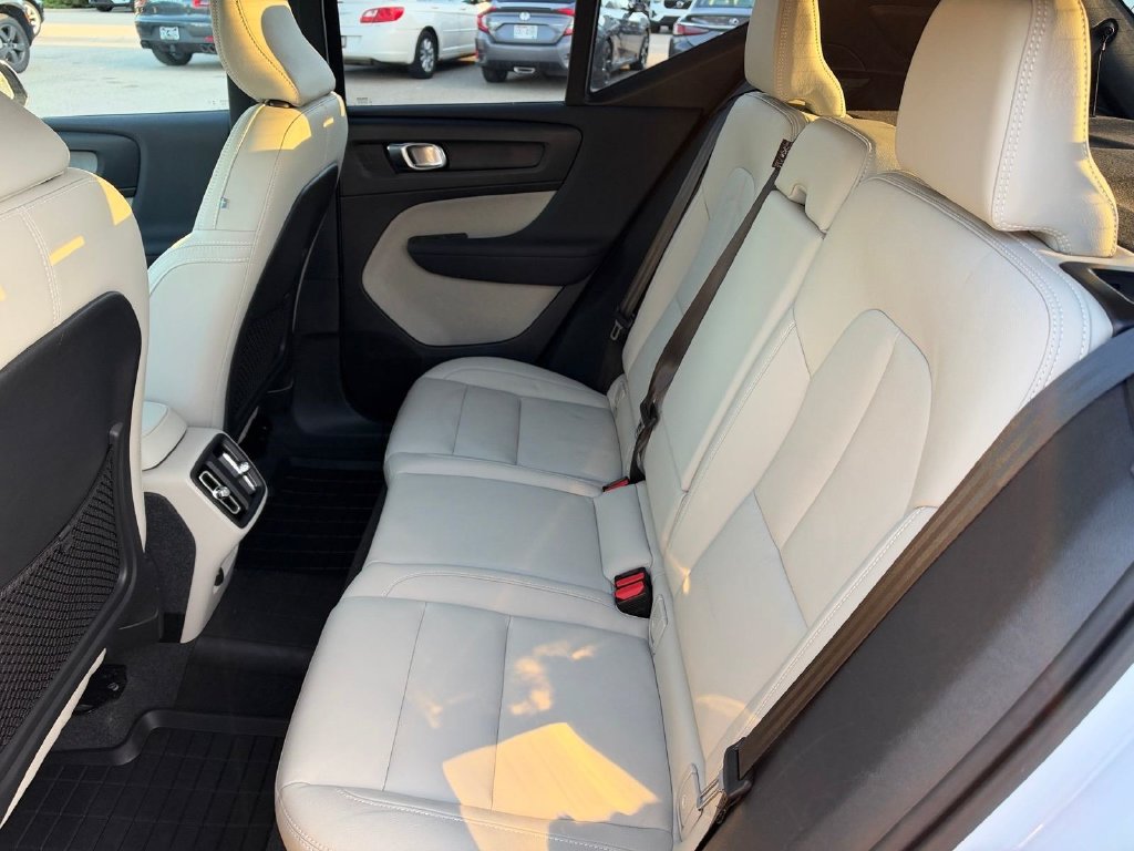 Certified 2024 Volvo XC40 B5 Plus w/ Protection Package Premier AWD/4WD image 9