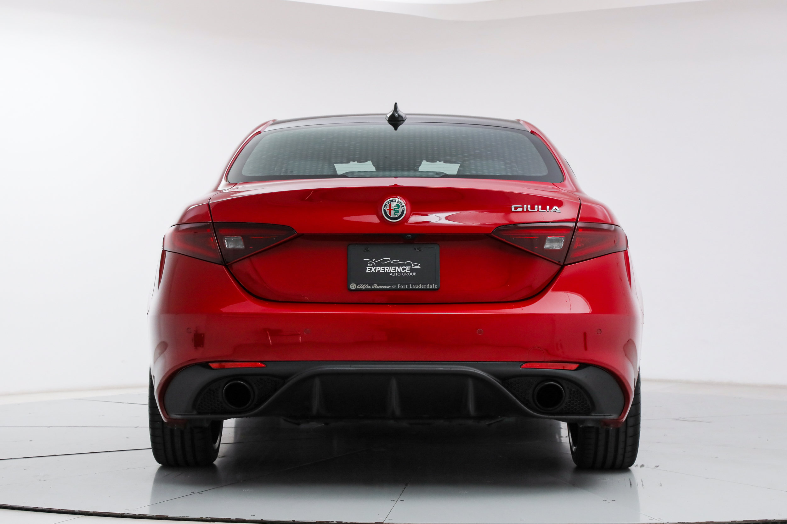 Used 2023 Alfa Romeo Giulia Veloce RWD image 4