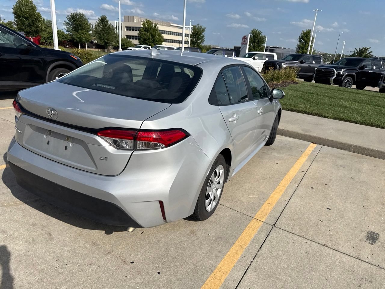 Used 2024 Toyota Corolla LE FWD image 6
