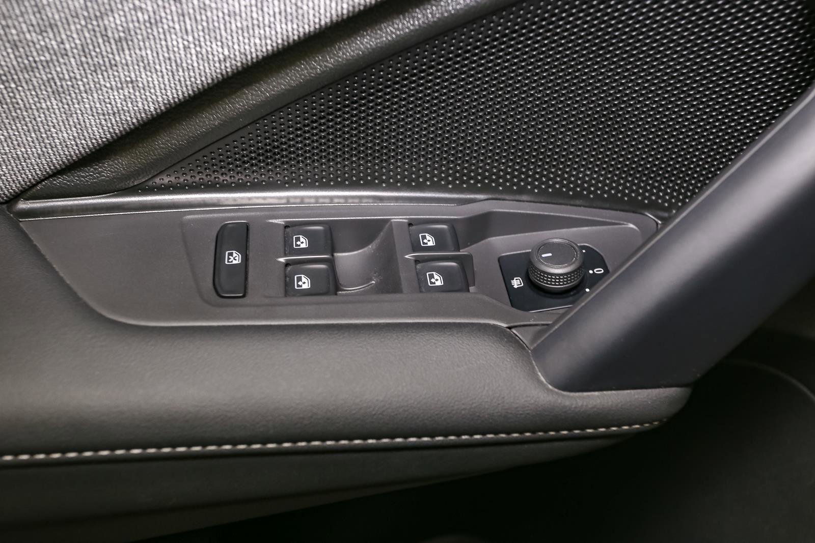 Used 2025 Volkswagen Tiguan S image 39