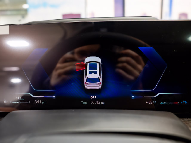 New 2026 BMW ALPINA XB7 AWD/4WD image 16